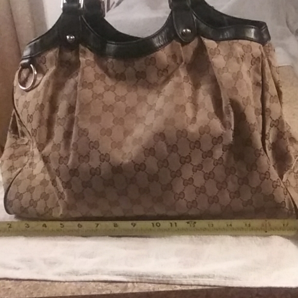 Authentic GUCCI PURSE - Picture 2 of 8